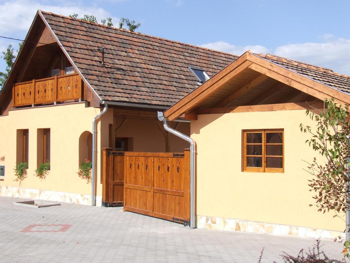 Villa Giulia Vendeghaz Verpelét Exteriör bild